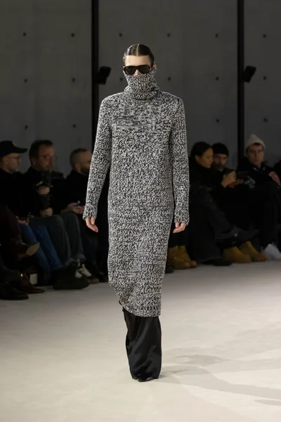 Look 32